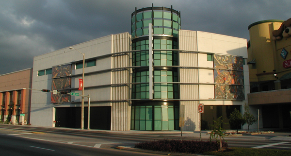 niketown-image.jpg (184935 bytes)